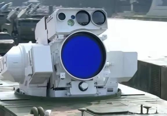 美国怕的可能不是中国导弹，也不是航母，而是中国的舰载激光武器，因为导弹和航母美国