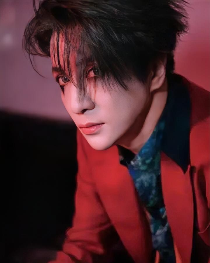 沉寂了快十年，李雨桐这次是真的要掀桌子了。
 
一句“君子报仇，十年不晚”，直接