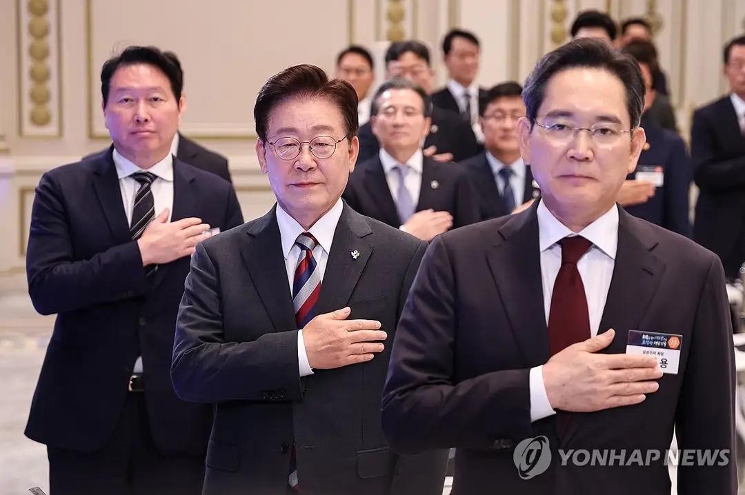 韩国将在未来十年内，投资高达2000万亿韩元（约合1.3万亿美元）在芯片乃至AI