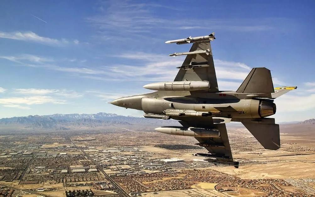 俄罗斯和美国的飞机在叙利亚上空处于空战边缘 俄罗斯驻叙利亚部队指挥部通报了以美国