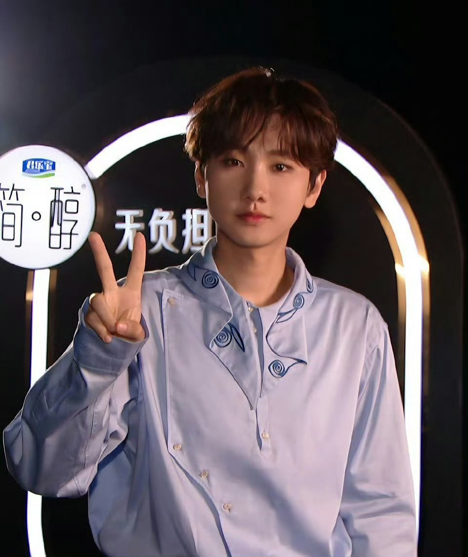 #汪苏泷 人美歌甜#汪苏泷的的歌一直都很好听。舞台也是特别的让人期待。这期表现是