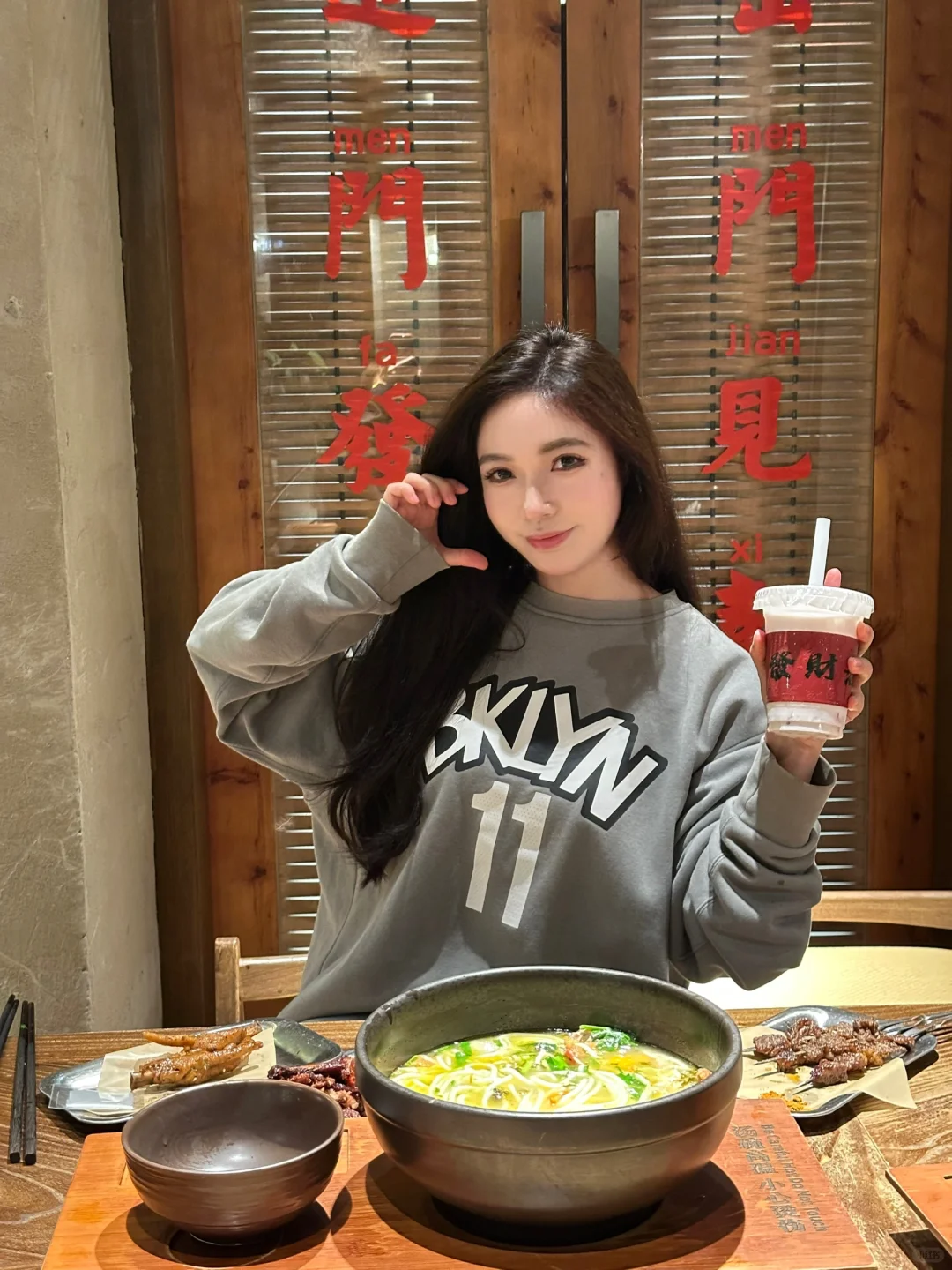 不开玩笑，🍜过桥米线都按照这个标准卷