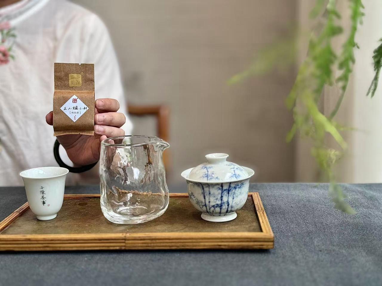 茶贩子不敢说的9大内幕
①新手别碰私房茶。
私房茶的水很深，比如普洱茶的名山名寨
