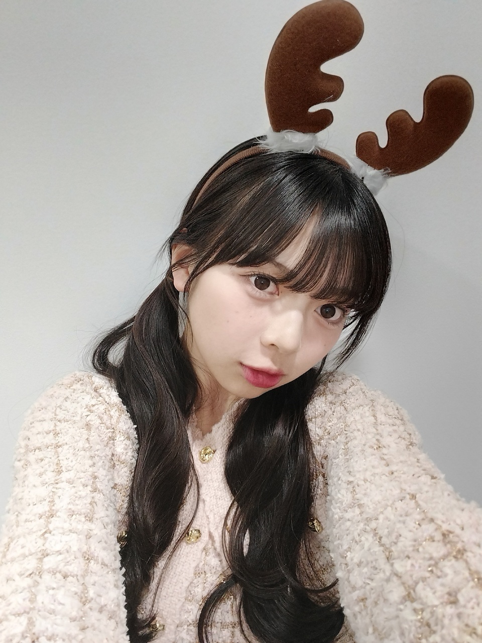 長嶋凛桜「気付けば27日! あと少しで2025年が終わってしまいます😭‎仕事納