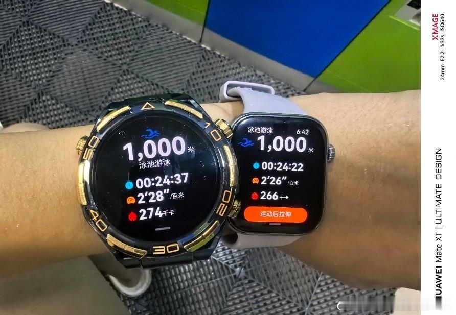 今天去游了个泳，顺便测试了下Fit4的运动体验。我今天神叨叨的左右手各带一个手表