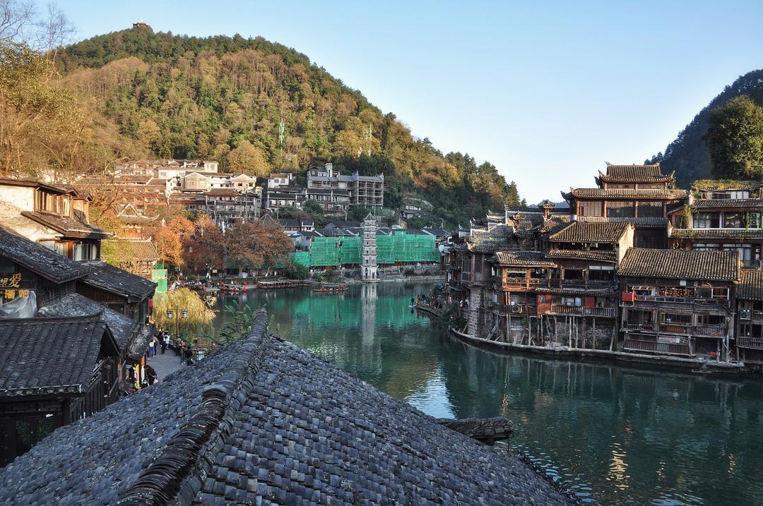 为啥现在更多人推荐芙蓉镇，而不是凤凰古城?
去过凤凰和芙蓉镇，真心说：芙蓉镇更对