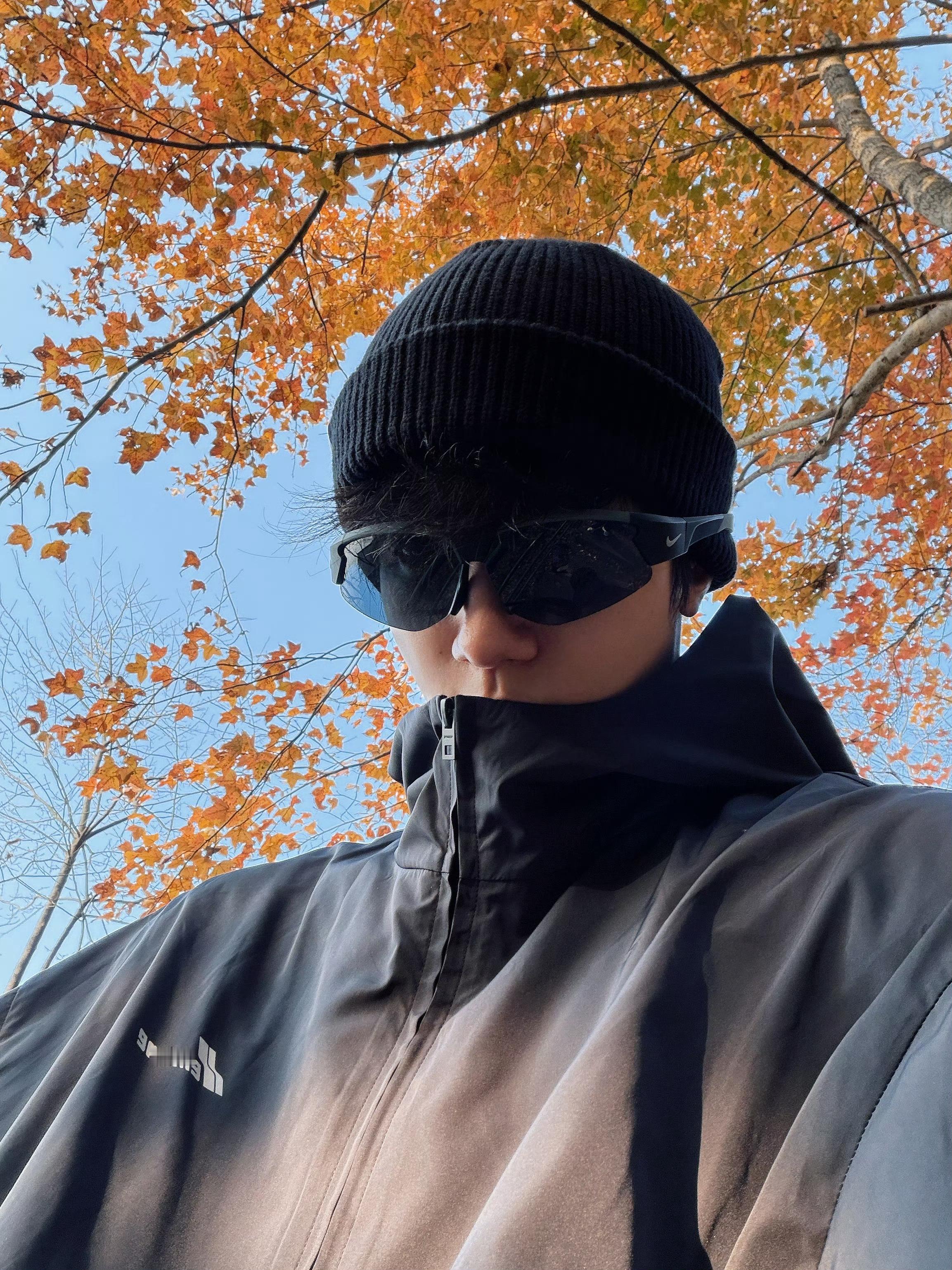 余承恩 yce余承恩天书黎明 yce余承恩顾天 "我们是深秋飘落的银杏，在长椅上