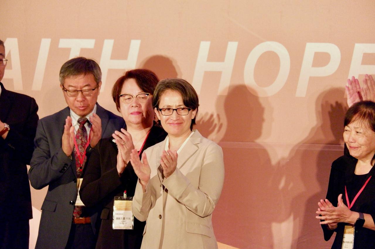【萧美琴“恳求上帝怜悯台湾”】在意大利窜访期间，“台独”顽固分子萧美琴鼓吹所谓“