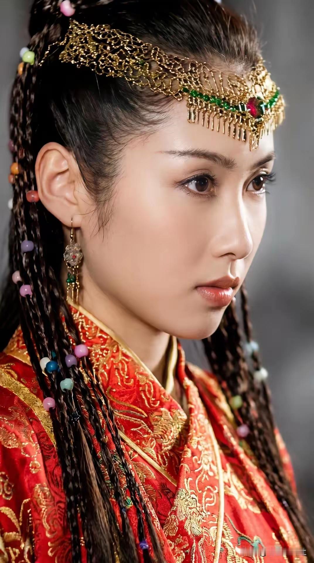 这部剧唯一的缺点就是
演员年龄都偏大
不过那时候的佘诗曼是真好看，婴儿肥[爱慕]
