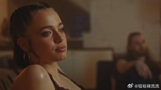 安吉丽娜·朱莉和布拉德·皮特的女儿Shiloh（19岁）出演任多荣新歌MV星船发