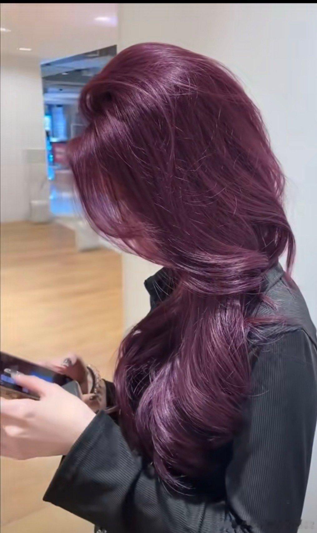 我喜欢这个头发的颜色，不过去做的话怎么都达不到一个要求，每次做头染色都是那样，跟