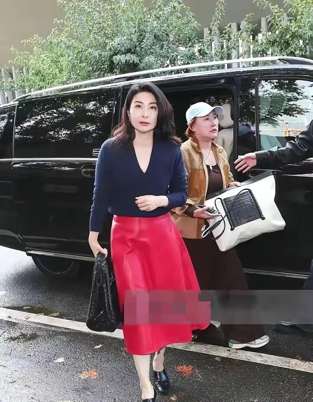 她，谁能知道她有多牛，她是一名奥运冠军，她用四枚金牌告诉你什么是实力，她的穿着从