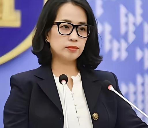 越南，
借法国的势力与中国分道扬镳，
借俄国的势力与中国分庭抗礼，
借美国的势力