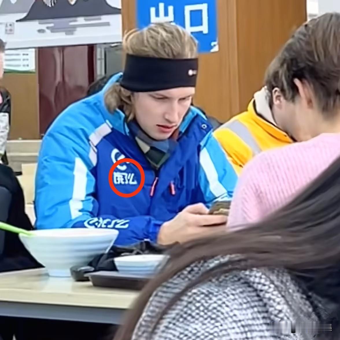 老外穿饿了么衣服在上海送外卖？我不信，除非亲眼见！不是我偏激啊，真的很难想象，一