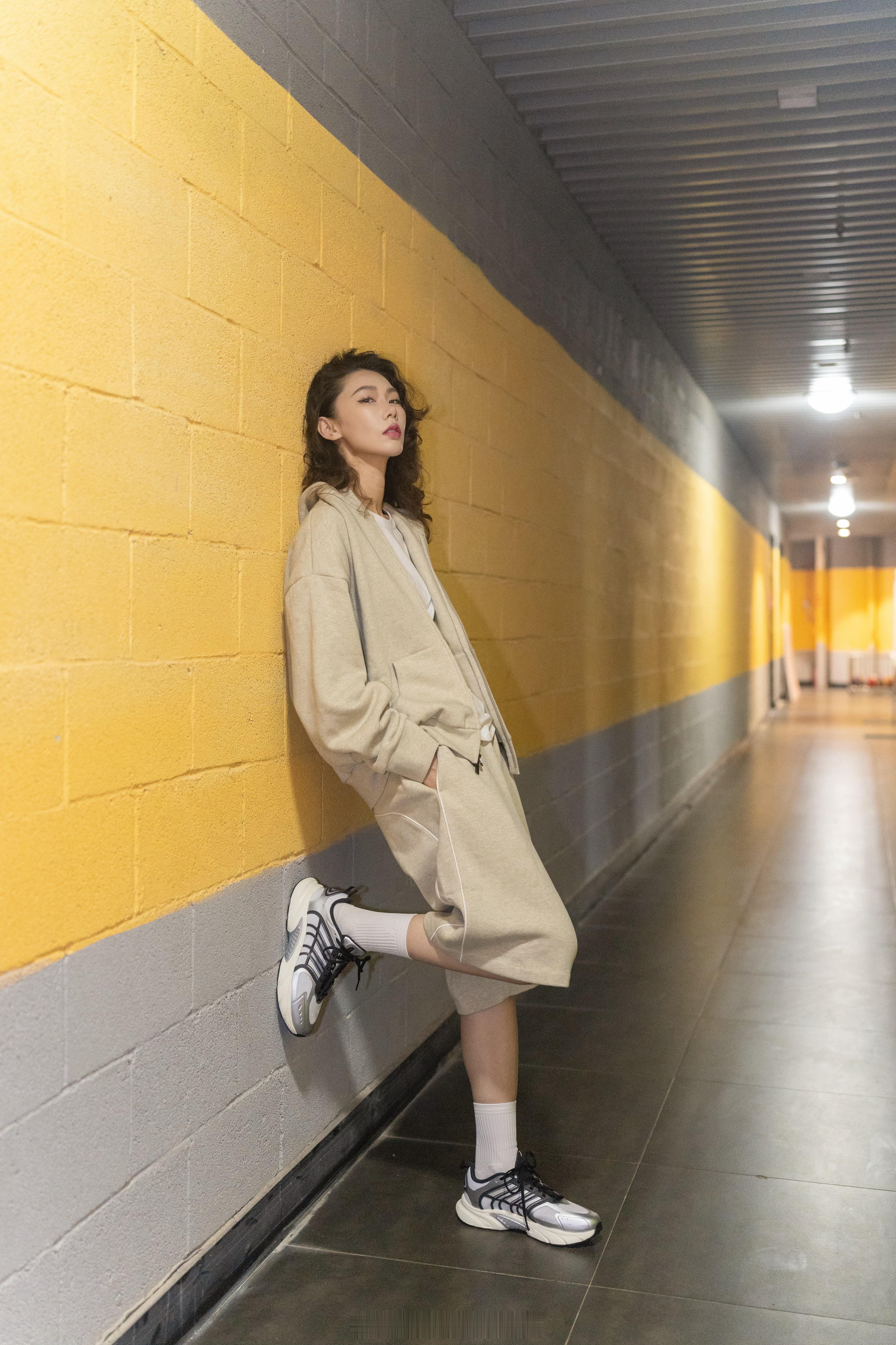 最爱的廓系穿搭来自EssentialsFearofGod最搭白袜的就是adida