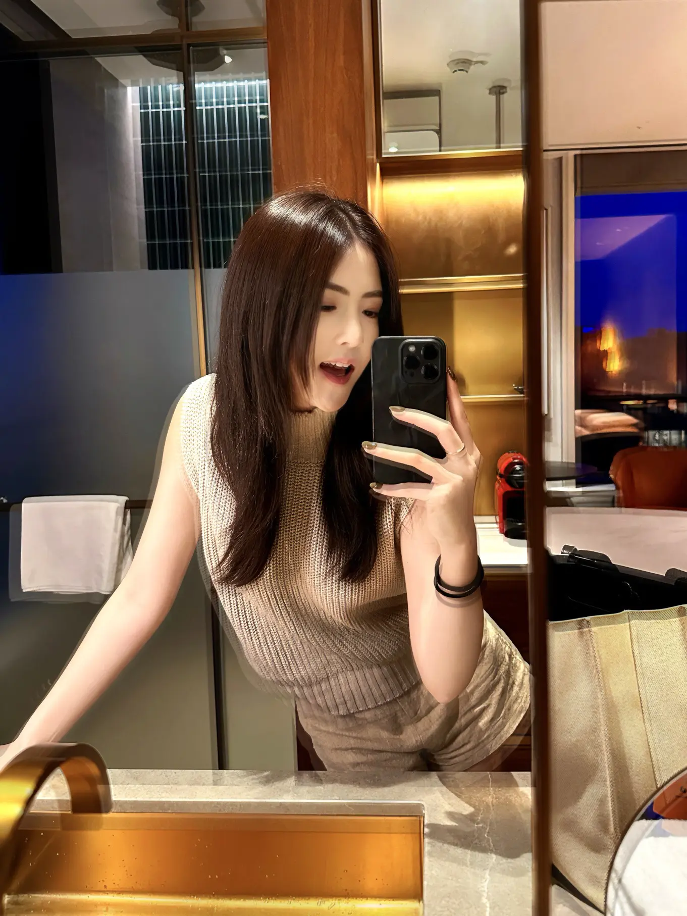 我是个简单的人,谁对我好,我就加倍对谁好,这句话永不过期,不喜参与复杂...