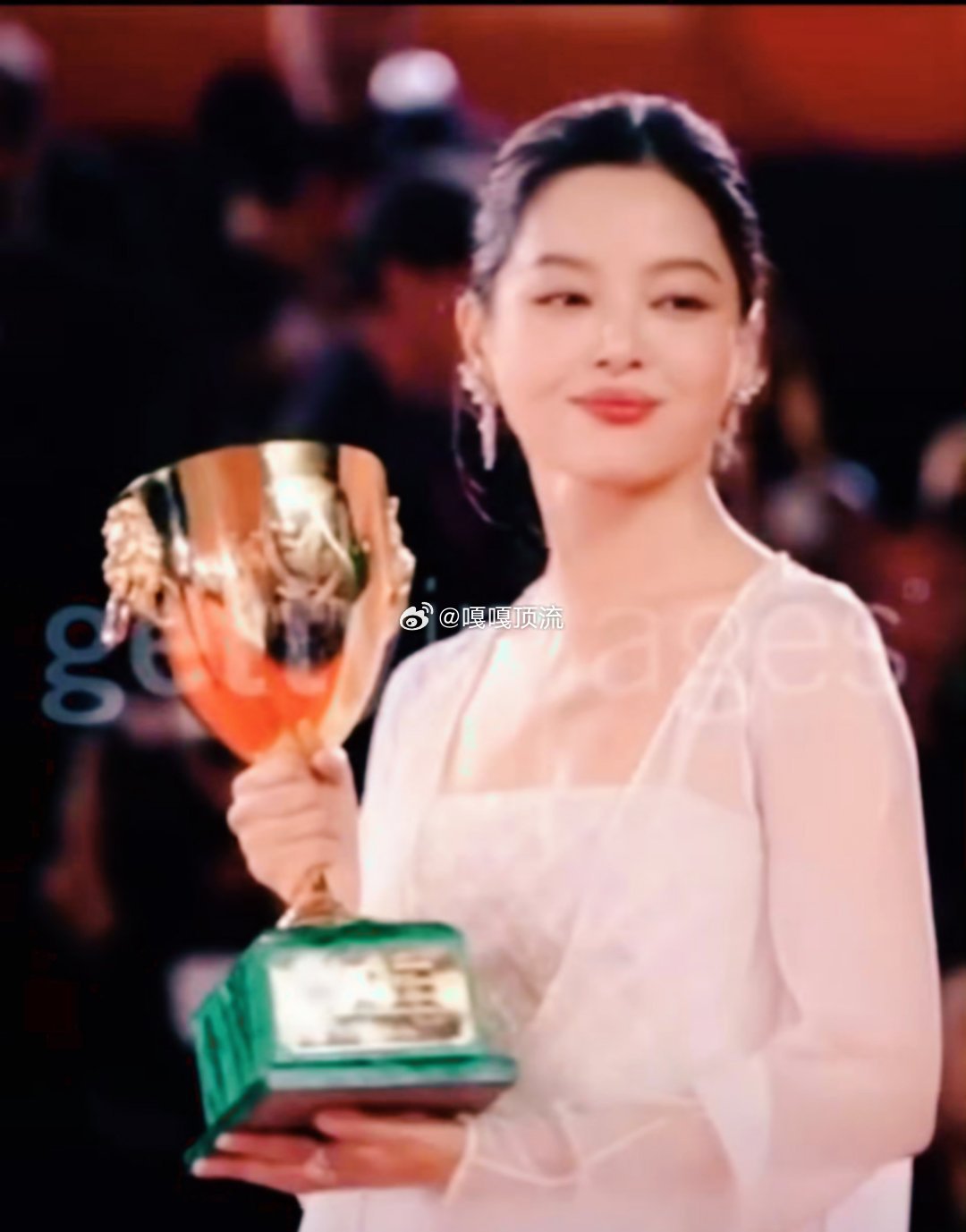辛芷蕾拿奖对华语影坛的意义  前两年热议的内娱“超级紫薇星”，如今看竟是辛芷蕾！