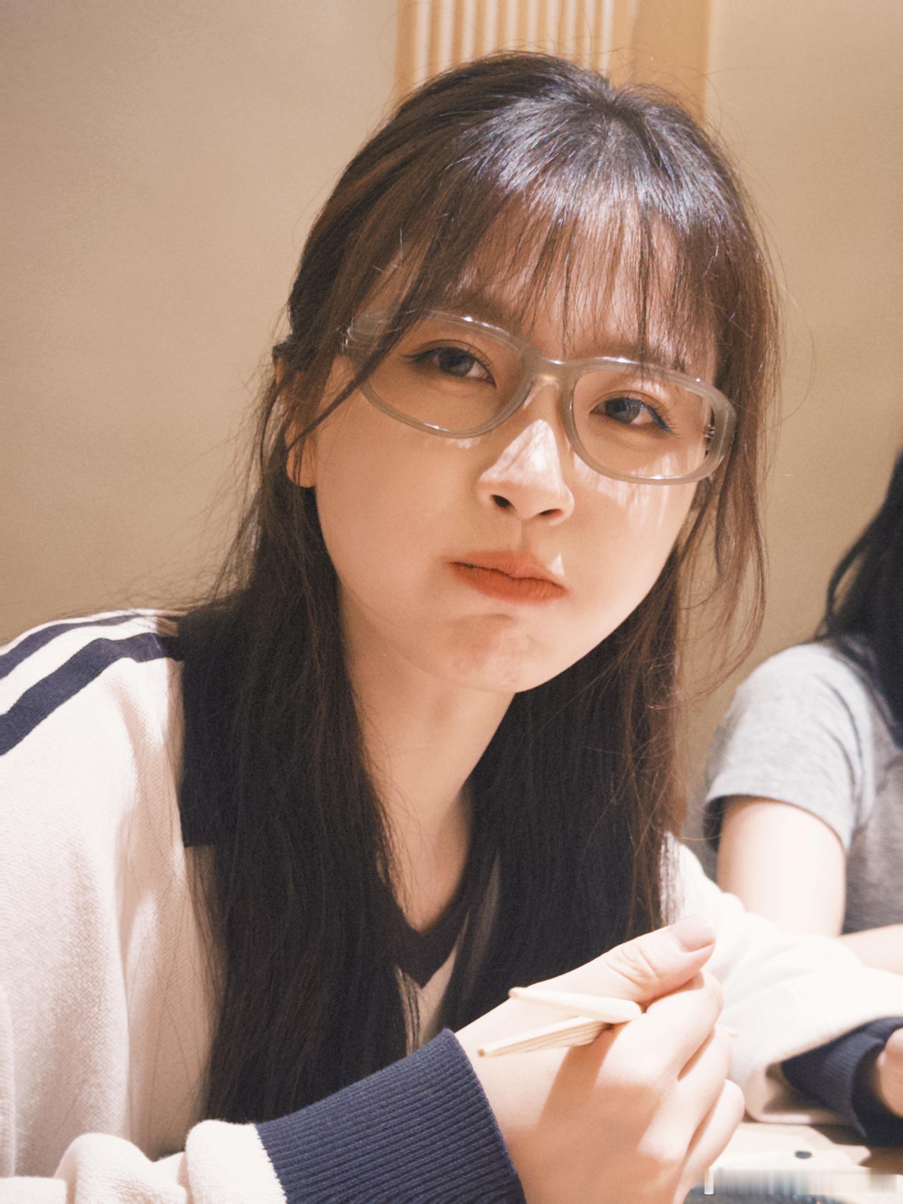 虞书欣天呐太可爱了猪猪包！好想捏捏脸！[色][爱慕] ​​​