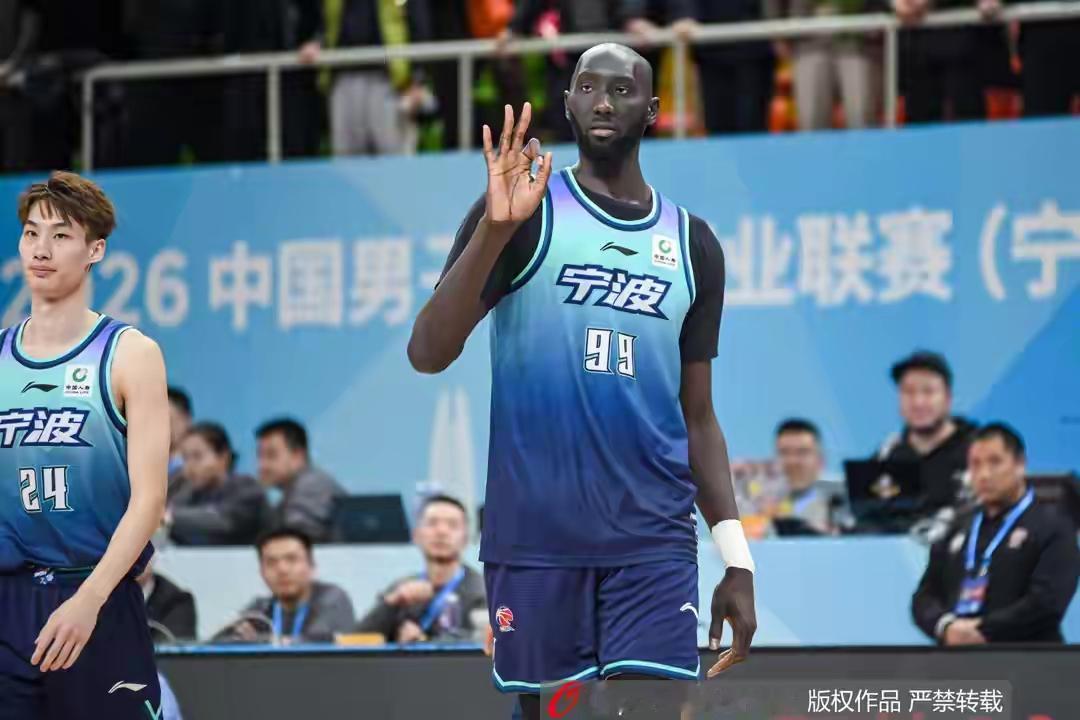 重磅引援，恩比德替补正式上线？看看马健是怎么说的
直播吧9月2日讯 今日，76人