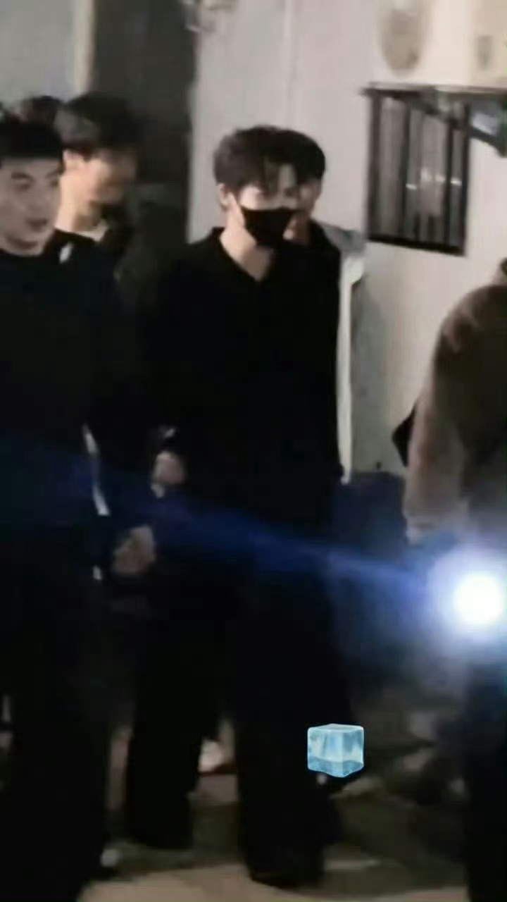 妈耶 疑似王安宇下班遭激光笔照射 王安宇下班疑似被激光笔照射