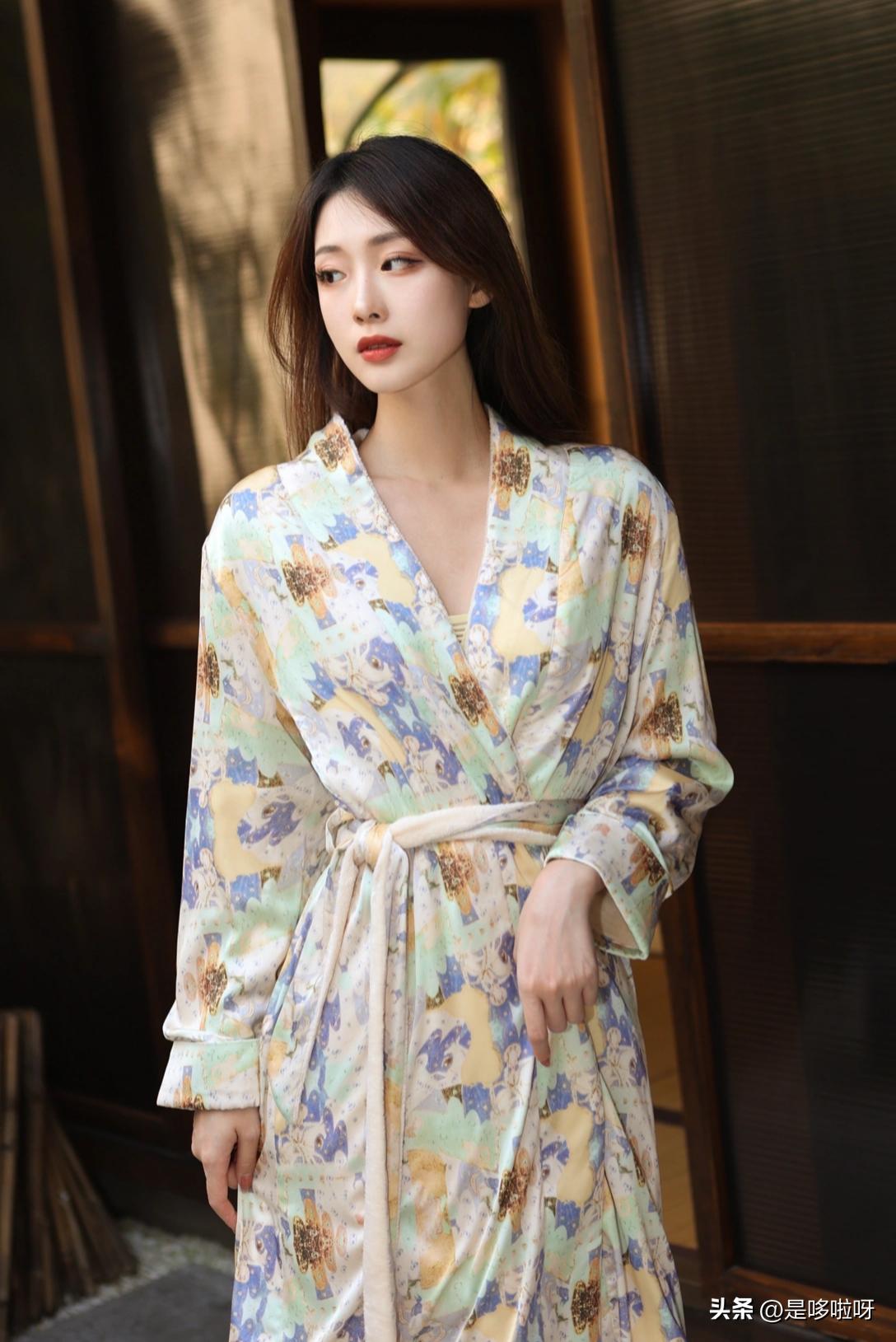 慵懒睡衣，松弛长发，最舒服的状态