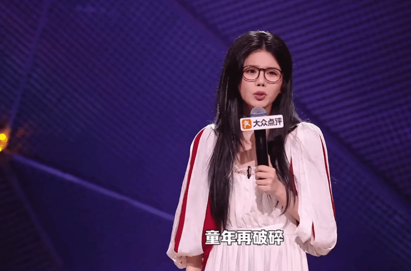 没法用母语交流的恋爱有多特别脱口秀和Ta的朋友们 在脱口秀舞台上，陈晓靖娓娓道来