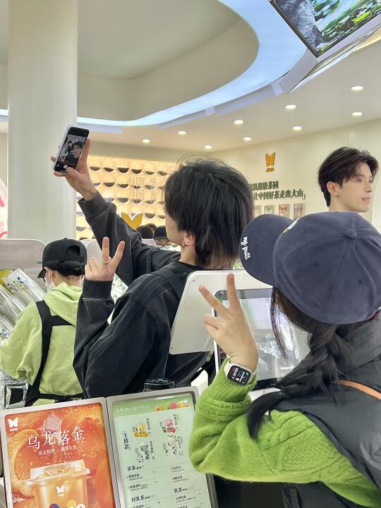 香飘飘居然开实体店了！7r 喝出童年回忆！！