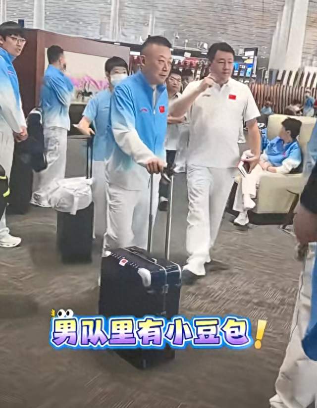 国羽自救脱困，国乒机场滞留6小时，日本主办方只有水，没有食品