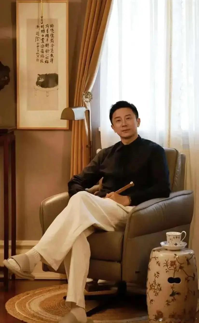 男生强大到可怕的12个表现：真正的强者，话不多，事儿明白。深藏不露，像块石头，稳