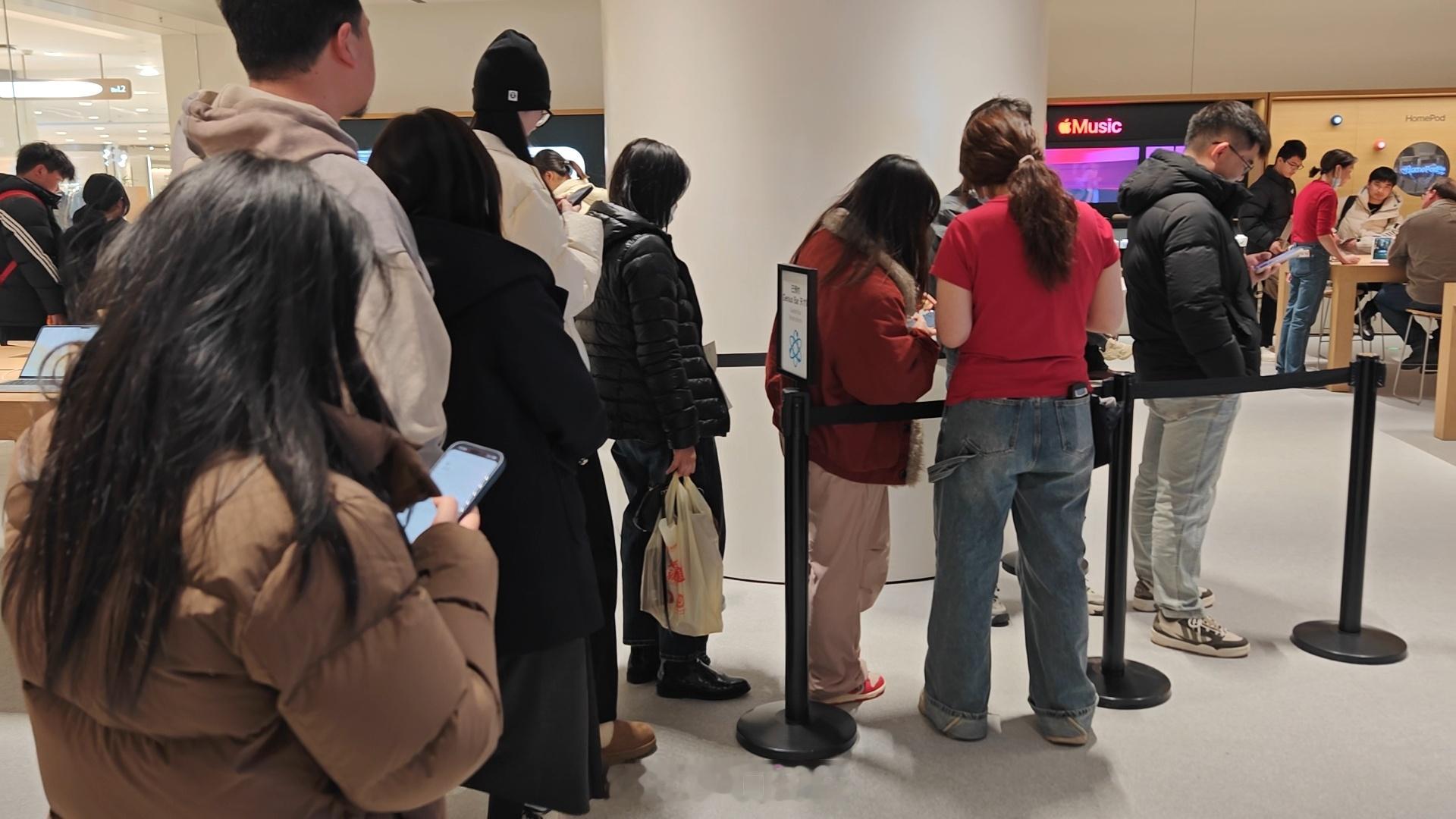 策划老龚最近在做各家售后的项目今天下午去了趟Apple售后 人还挺多大家最近一次