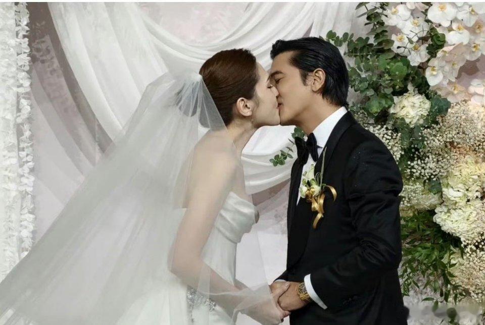 许玮甯邱泽婚纱照造型在台北文华东方酒店完婚，真的好美丽的新娘 99啊！ 