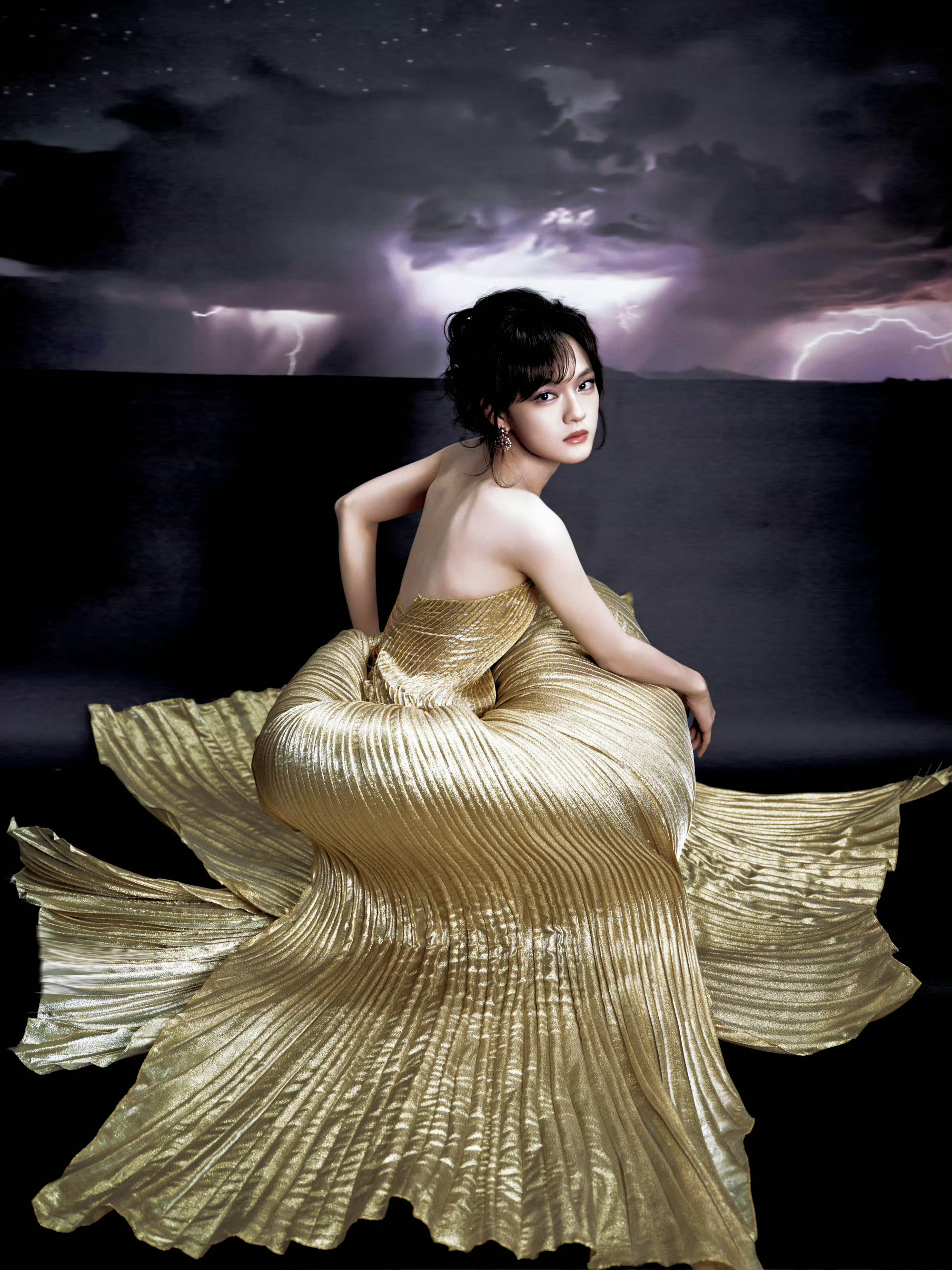 文淇 金色花瓶裙文淇这气质和气场绝了～  ​​​