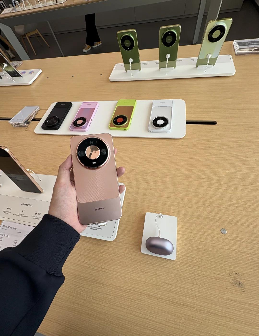 是谁抢到了mate90的首发
华为 华为Mate90 鸿蒙 遥遥领先遥遥领先 国