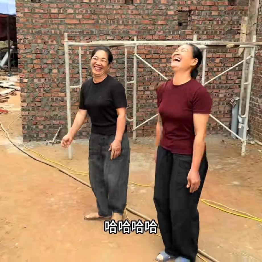 小松在越南省城安沛建民宿已经做了两场直播卖货，第二场直播卖货直接卖了20万营业额