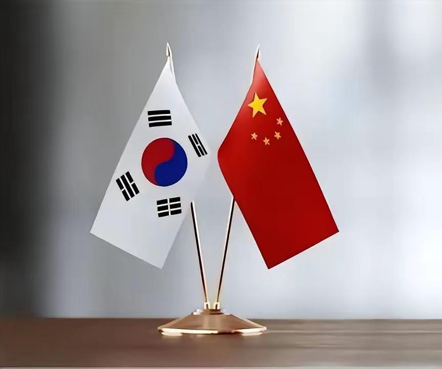 中方刚与朝鲜进行了重要的互动，韩国就来搞事情了。
东北亚局势刚迎来和平曙光，韩国