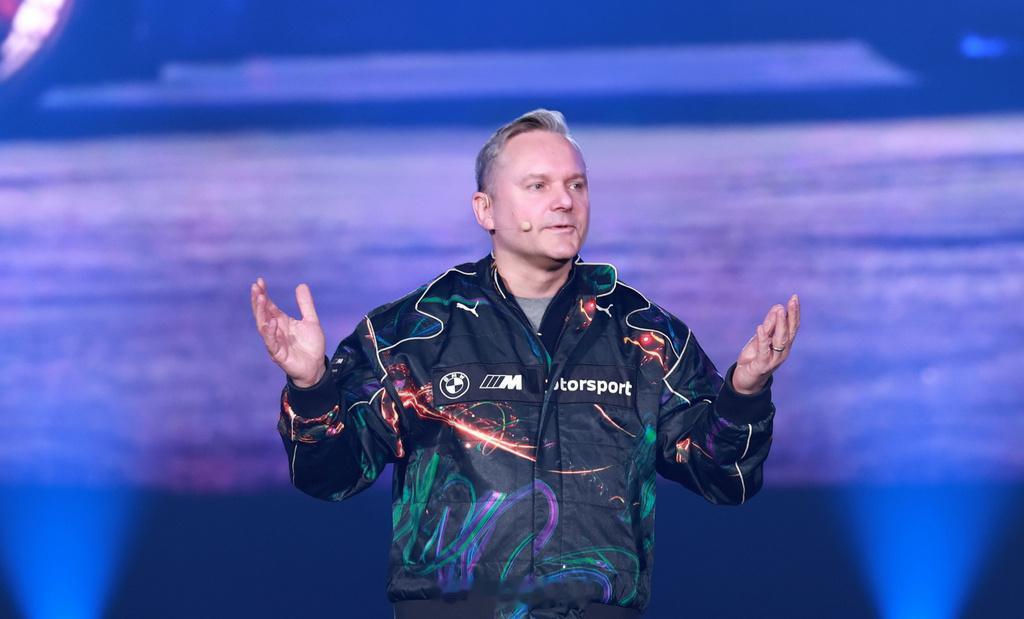 引擎轰鸣，热血沸腾，2025 M热血嘉年华再度燃擎启幕！11月1日，成都天府赛车