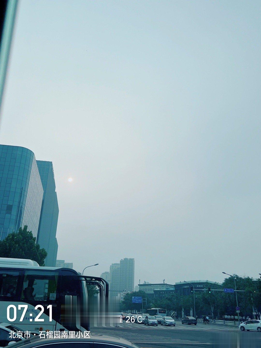 今天起来，头痛终于好多了。这两天出差，一会儿热，大汗出；一会儿冷，空调吹的凉飕飕