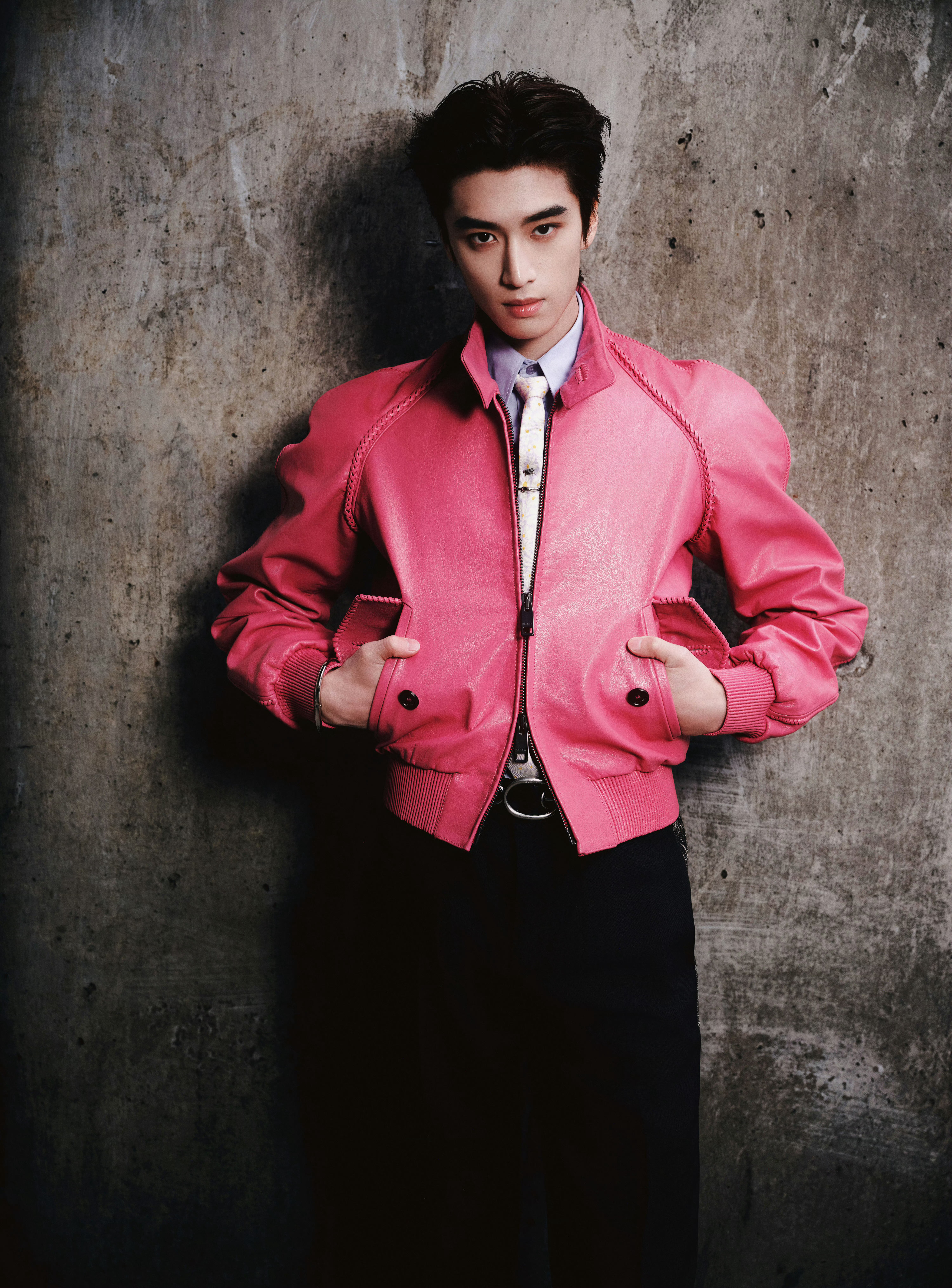 出席Burberry 2026 秋冬系列发布秀的张康乐和任敏，两位身穿的都是春夏