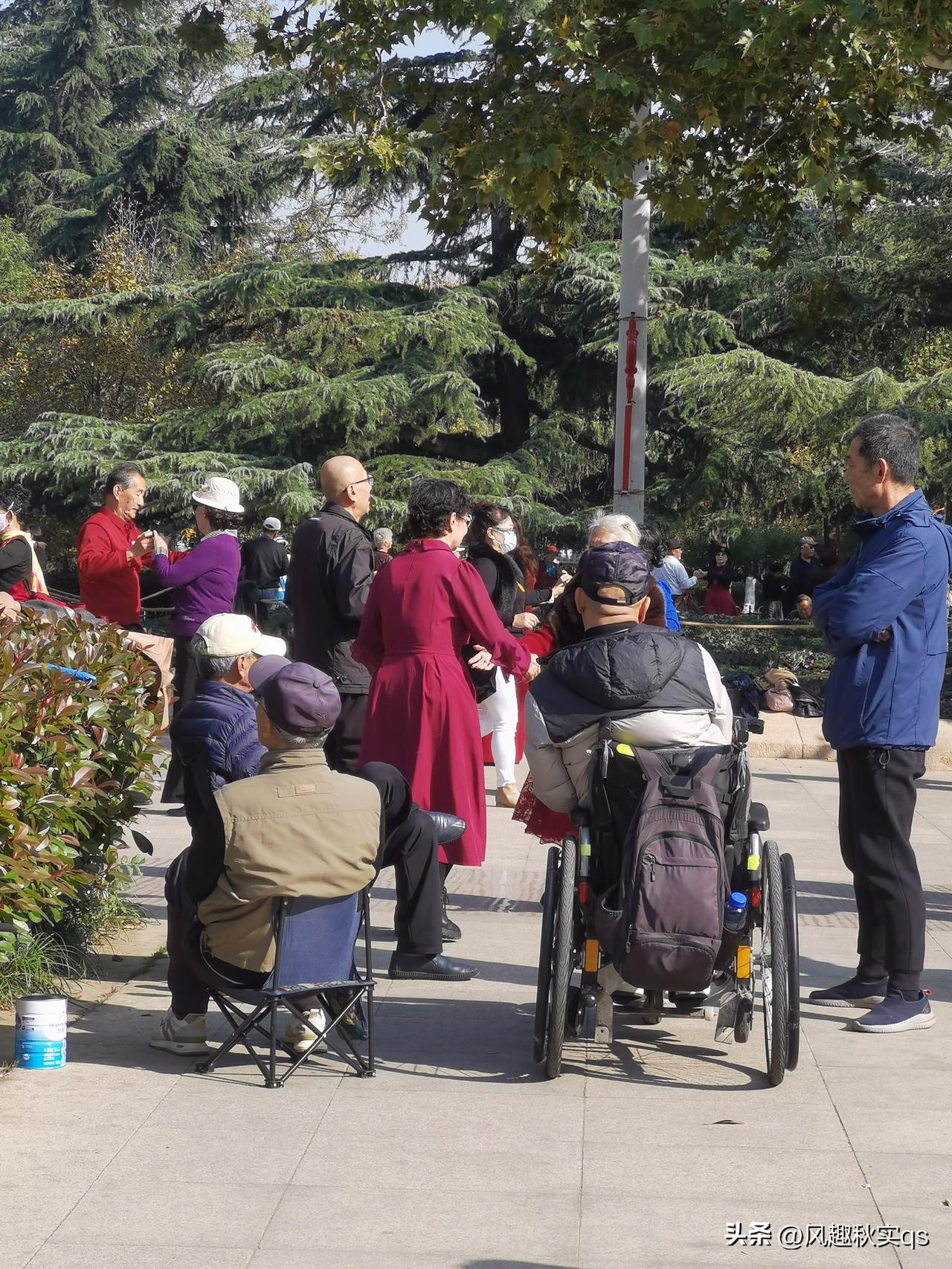 人生最大的快乐，看着别人快乐而乐。