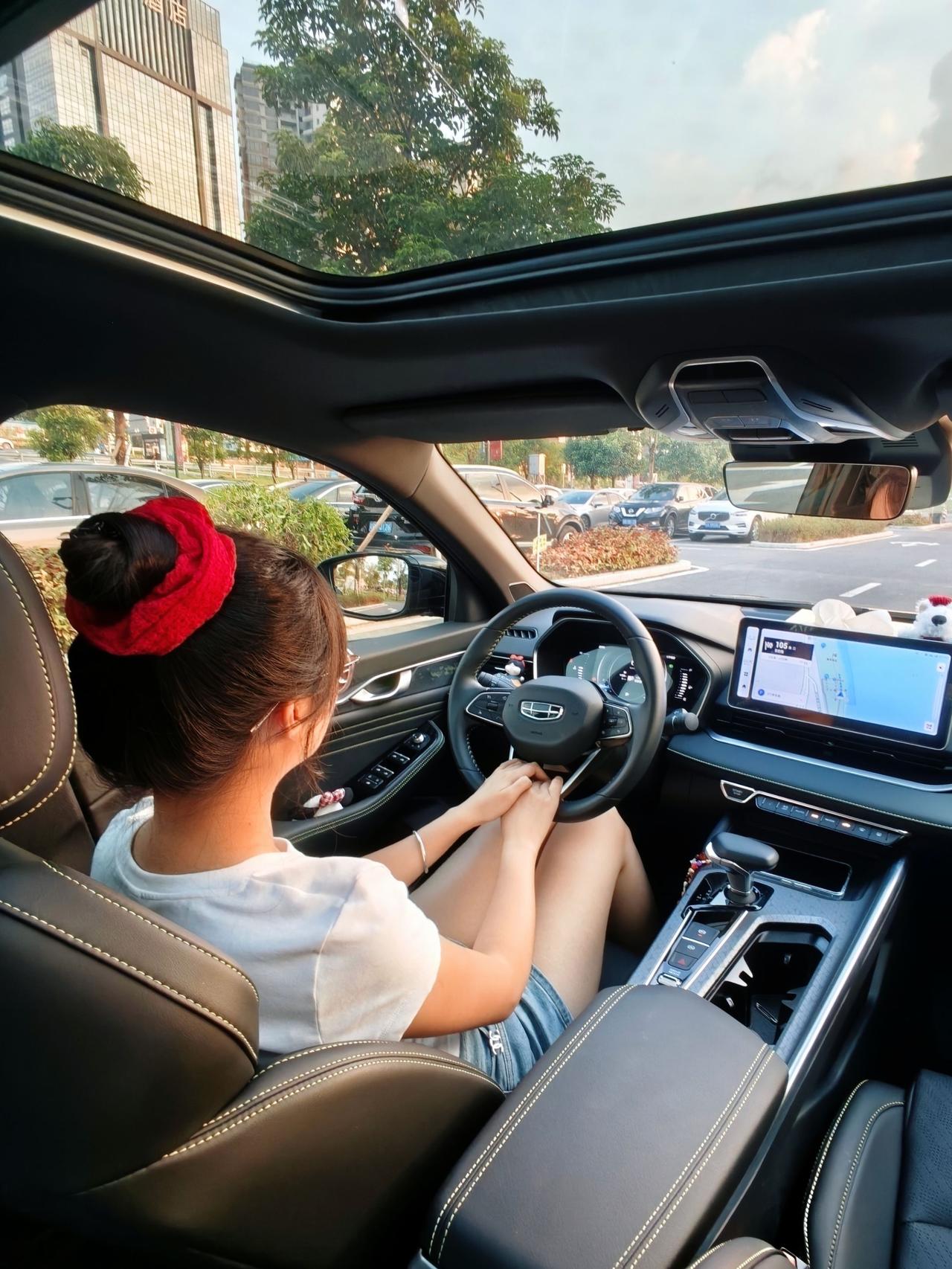 为什么不肯坐我的副驾 是因为我没有艾8吗星瑞dou是好车 手握方向盘的女孩子 吉