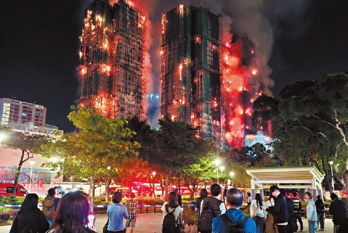 香港火灾已致44人遇难烧了整整一夜，通红的那种，非常恐怖，本次涉及8栋大楼，只有