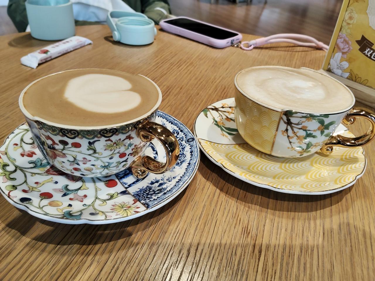 堂妹过两天就要回深圳，昨天陪堂妹抓紧时间继续京城看展逛街，第一站，中央礼品文物管