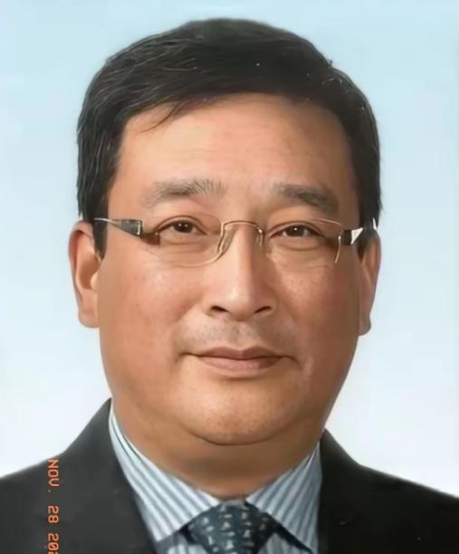 又有一个危害国防安全的“内鬼”被法办了！
 
刘卫东，曾经是兵器装备集团采购与供