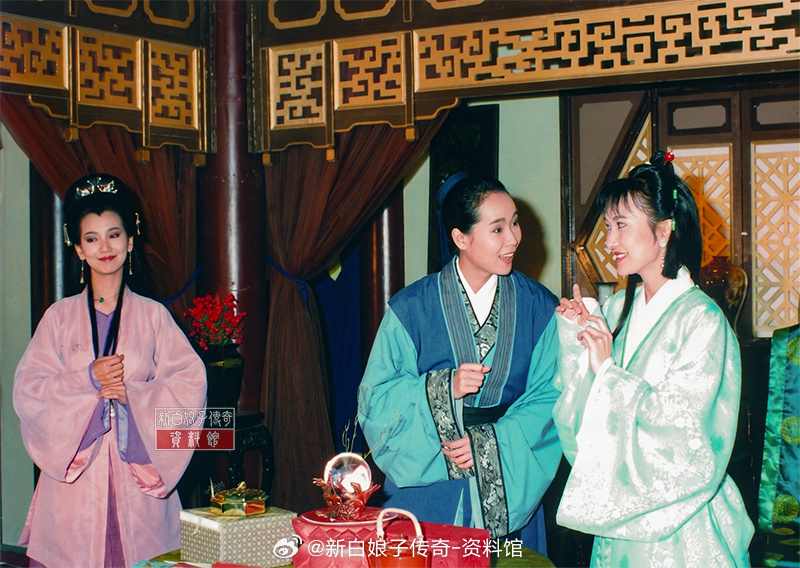 各位的表情…青 : “你想得美哦，我姐姐她是…”白 : “小青…”许 : “小青