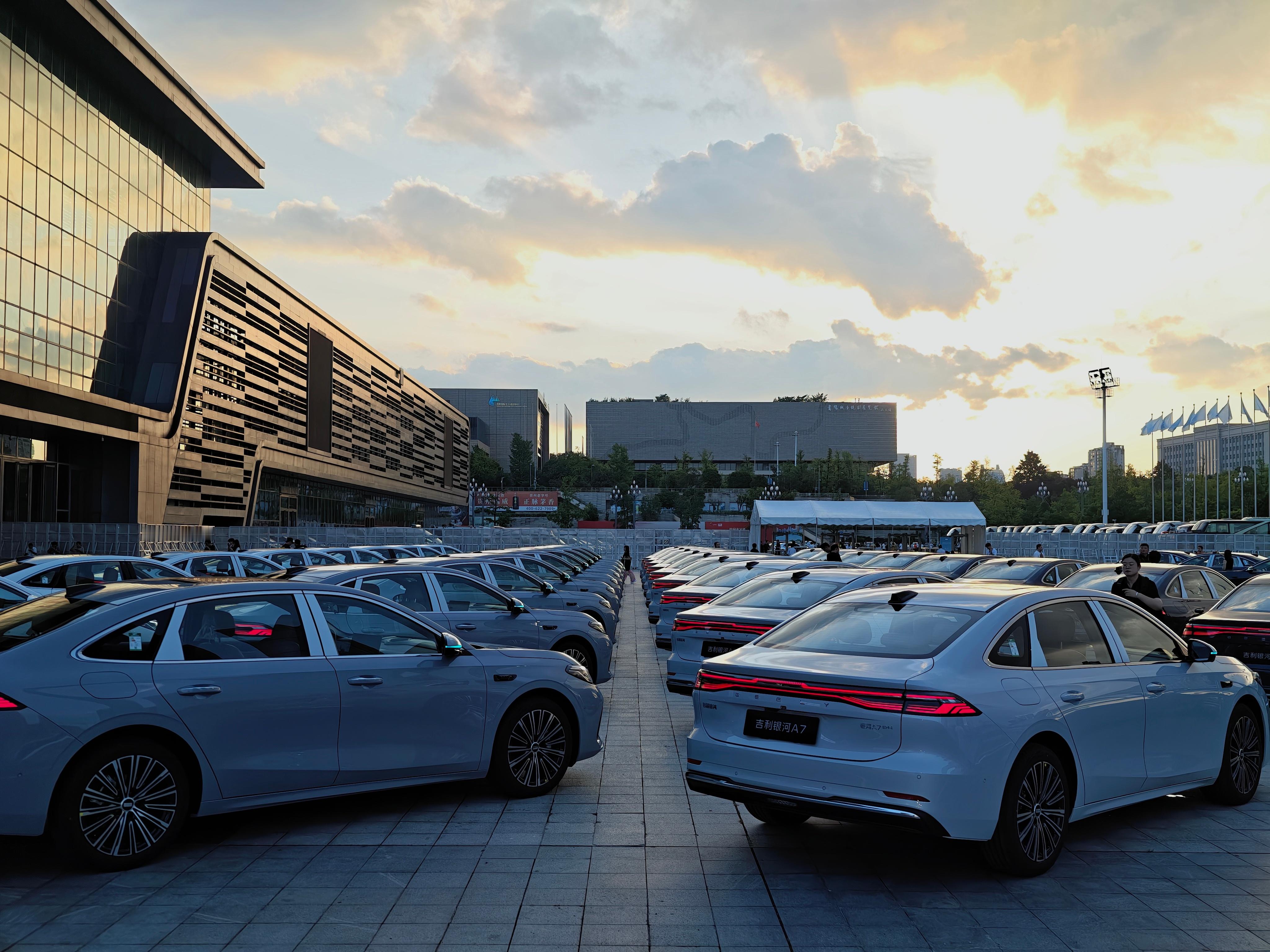 都收手吧，外面全是吉利银河。又一台爆款车——银河A7来了～ ​​​