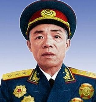 许世友是我军一位作风强悍的高级将领。有人问他：“在中国众多将领中，你最钦佩的是谁