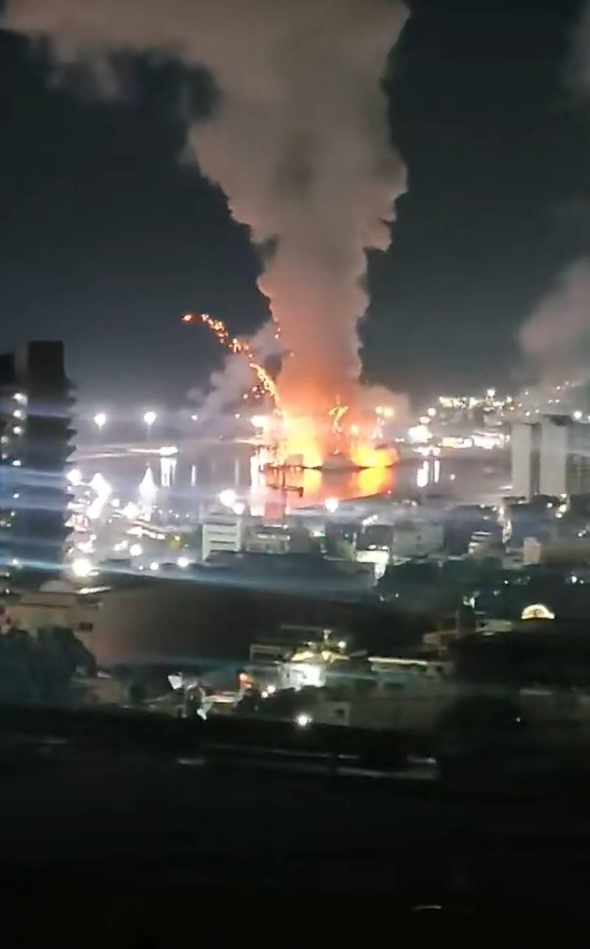 据美国哥伦比亚广播公司报道，美国官员透露，委内瑞拉总统马杜罗于1月3日清晨被美军