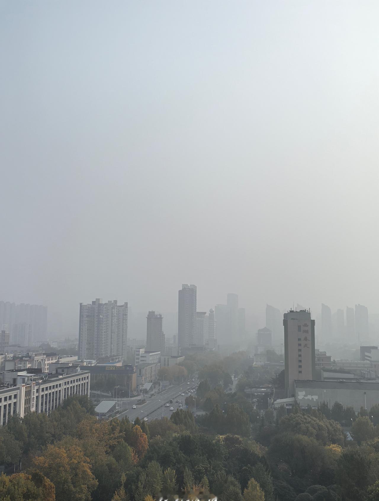 【我的天空照接力】第1925天
这是「河南郑州」此时的天空
做好防护
驾车注意出