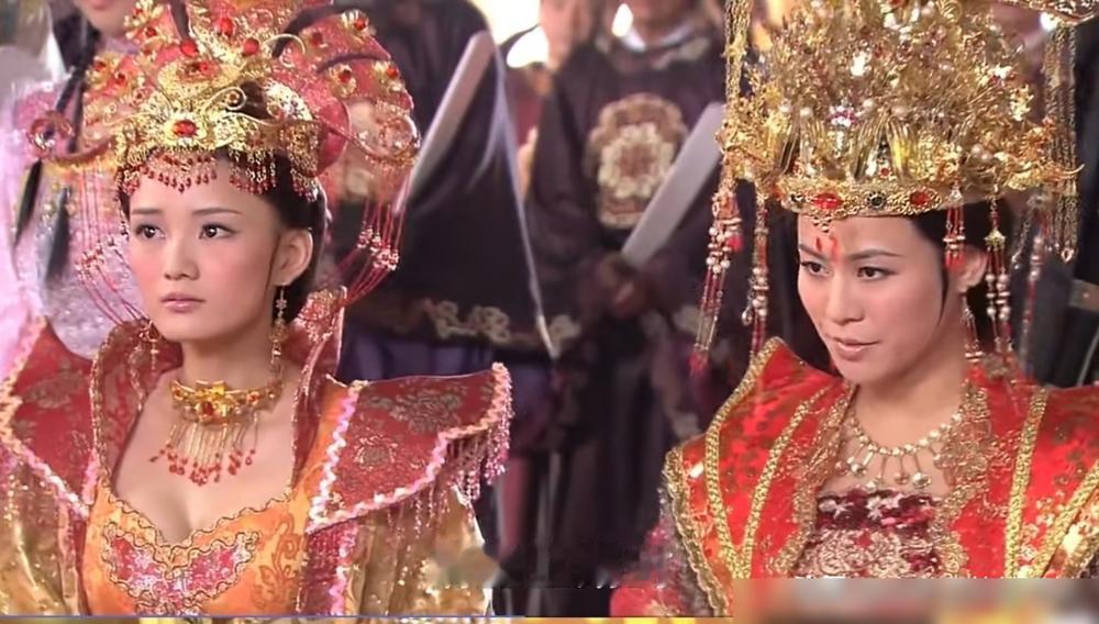 很多人说，《薛平贵与王宝钏》里的代战公主是个恋爱脑。

真是笑话。

人家那不叫