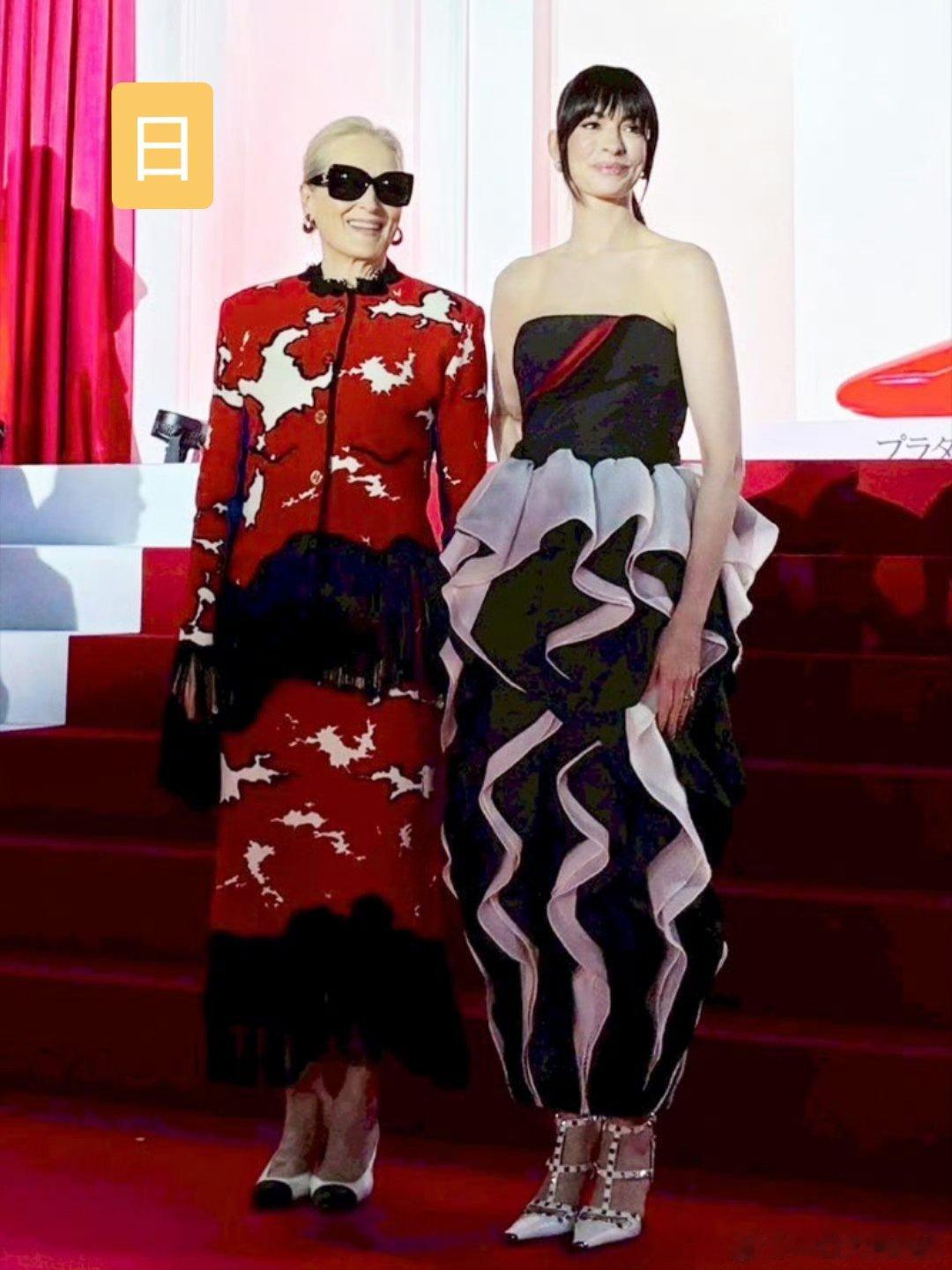 梅姨和安妮宣传电影《穿普拉达的女王2》中日韩墨西哥各国的造型合集 